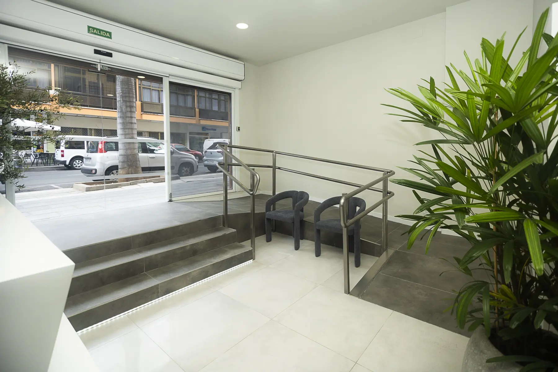 Acceso interior de Ginefem Puerto de la Cruz